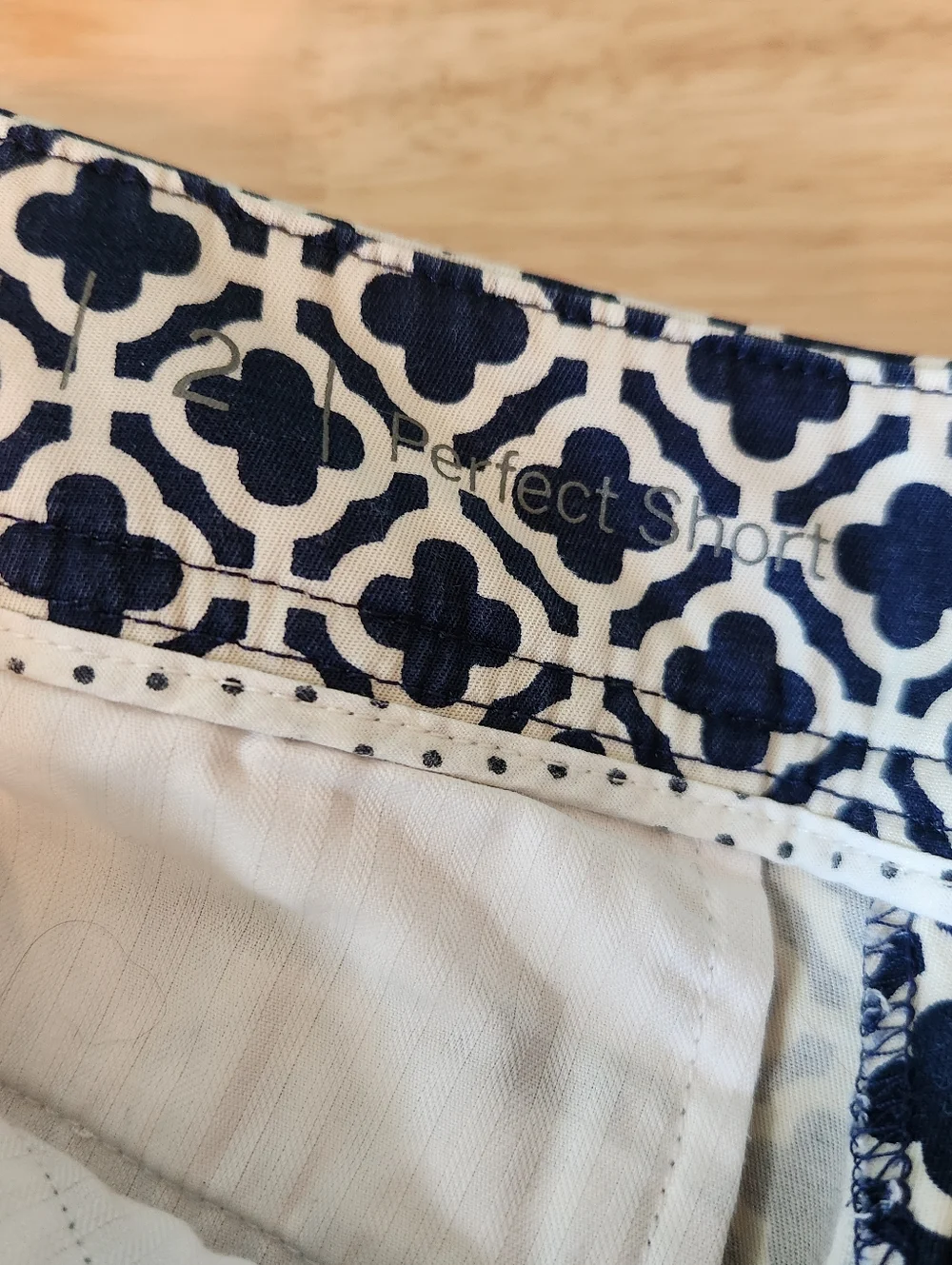 Talbots Perfect Shorts‎ Navy and White Geometric Design, Size 2, 10.5 Inseam